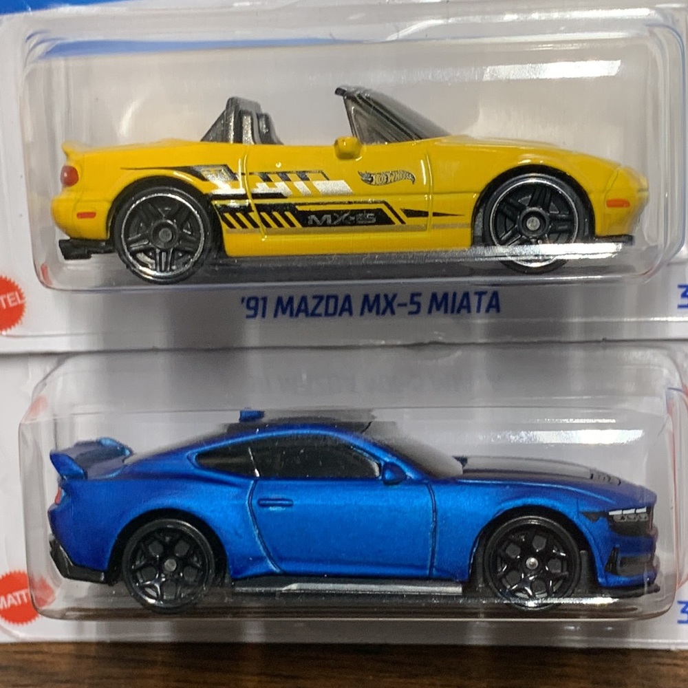 91 Mazda MX-5 Miata - Ford Mustang Dark Horse Hot Wheels